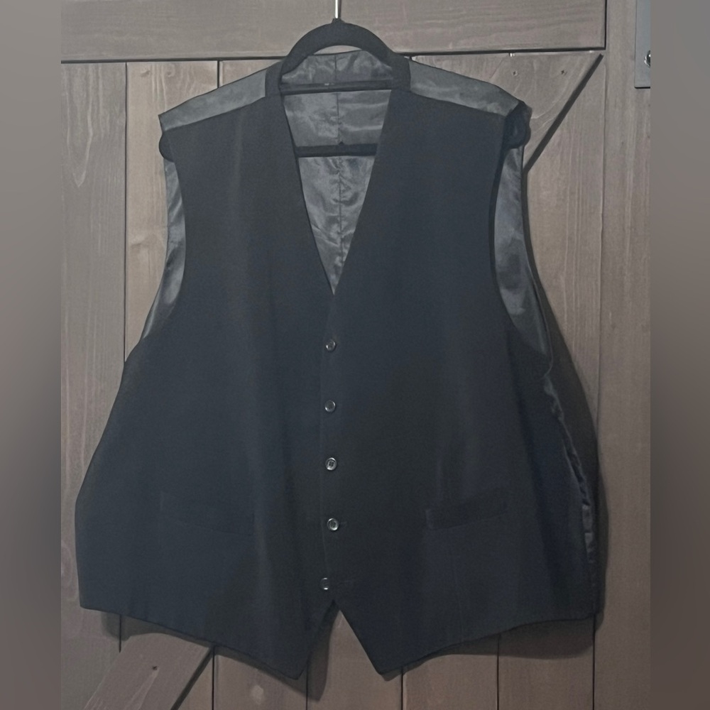 XXL Midtown Man, black suit vest. New